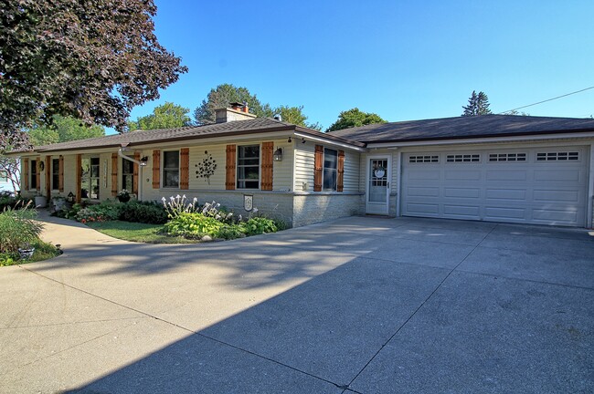 Building Photo - 12049 W Grange Ave Unit 3BR