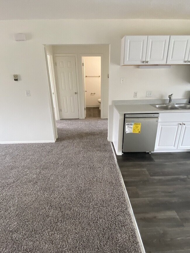 Newly renovated 2 bed/1 bath with views!