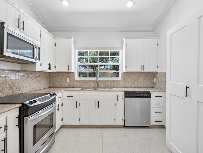 Photo - 731 Sistina Ave
