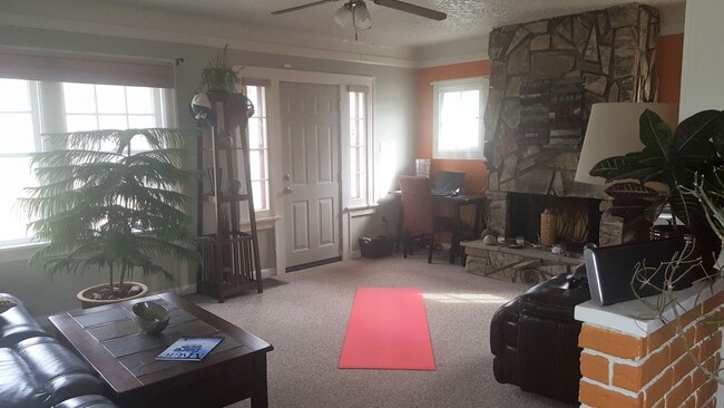 Photo - Charming 2 Bedroom Home Near Pioneer Park, Hospitals & Schools!