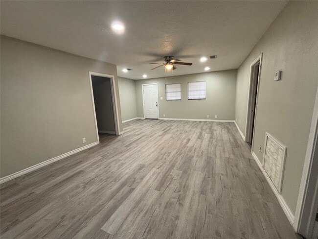 Photo - 318 14th St N