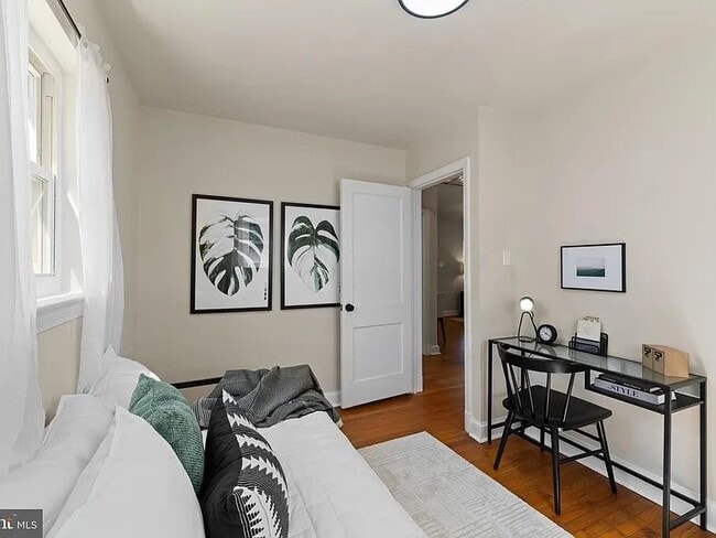 Photo - 10205 Douglas Ave