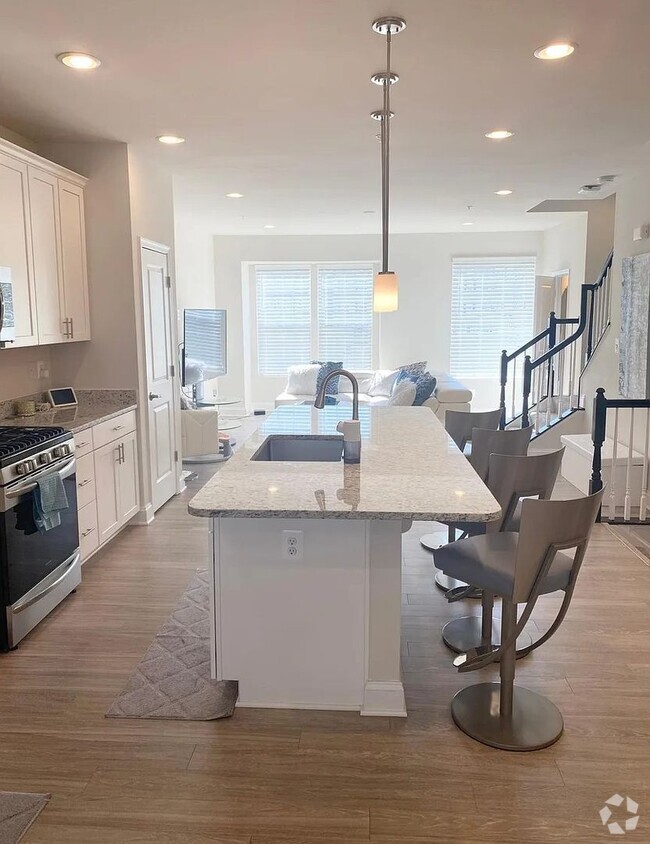 Building Photo - Beautiful 3-Story Townhouse with Exception...