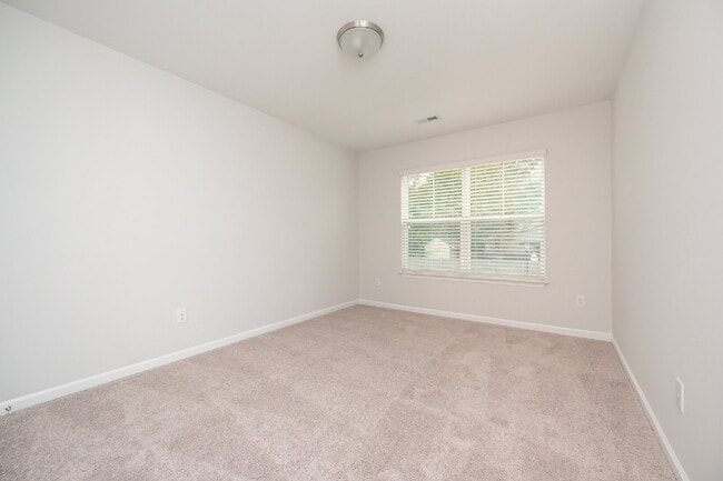 Photo - Elegant 3BR,2.5BA Townhome with Modern Finishes $1950/mo rent***