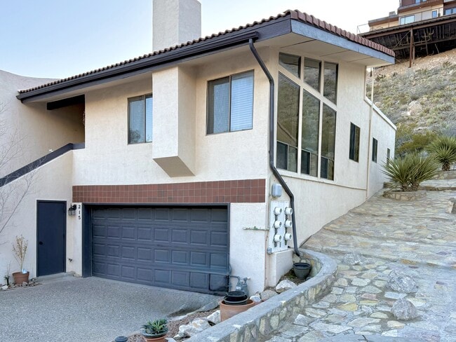 Building Photo - 215 Canyon Terrace Dr