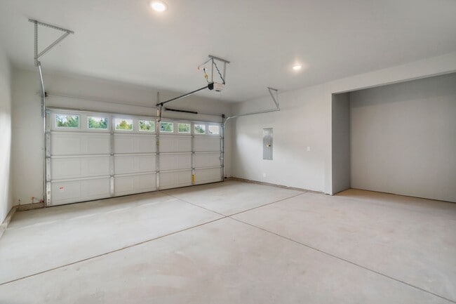 Photo - 11727-11727 4th Ave E