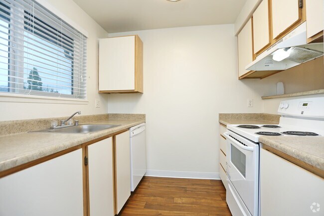 2BR, 1BA - 862 SF - Sunset Park Apartments