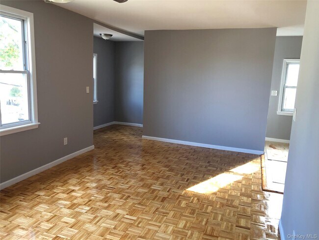 Photo - 231-10 145th Ave