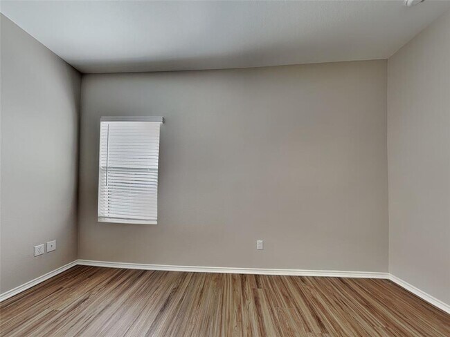 Photo - 108 Mica Trl