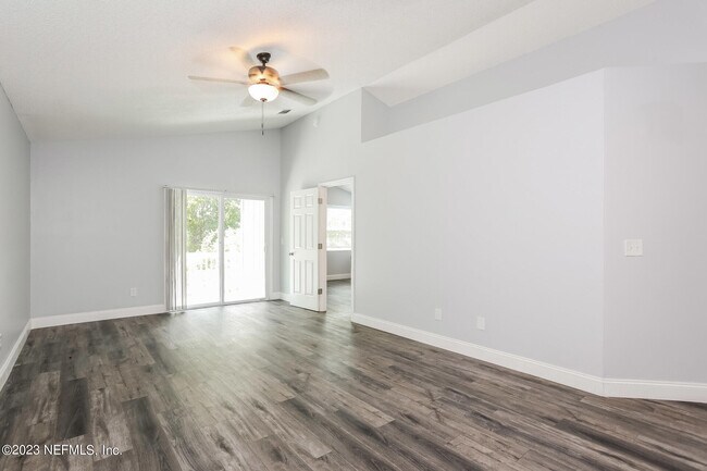 Photo - 2520 Townsquare Dr