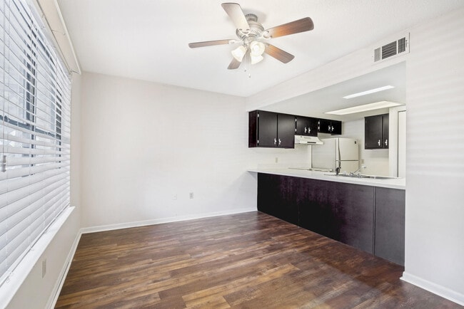 Photo - Cross Oaks Apartments