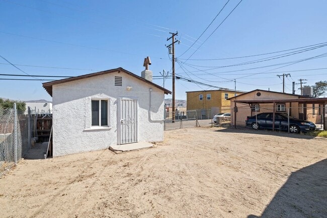 Building Photo - 605 E Williams St