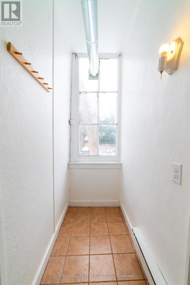 Photo - 678 Huron St Unit 100