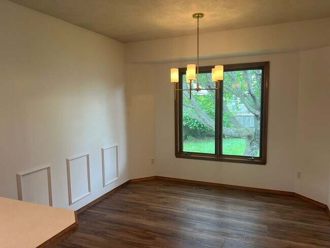Photo - 3 Bed / 2 Bath in heart of Springfield