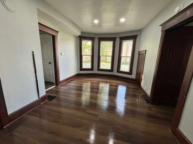 Photo - 1376 W Main St