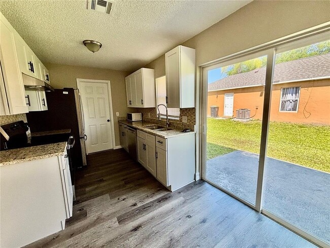 Photo - 504 Blackbird Ln