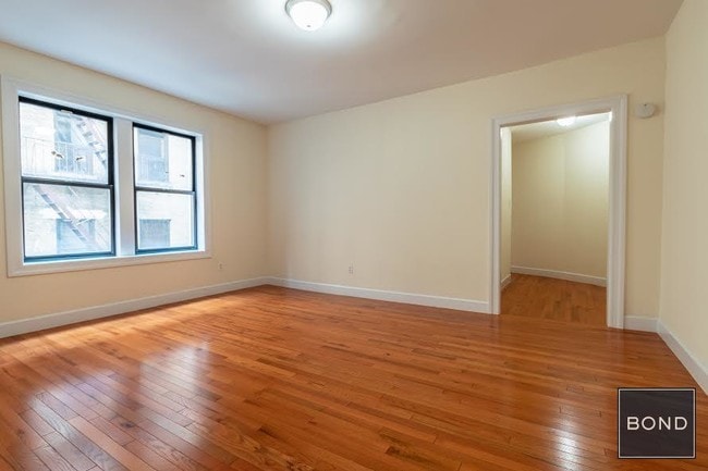 Building Photo - 910 Riverside Drive Rental