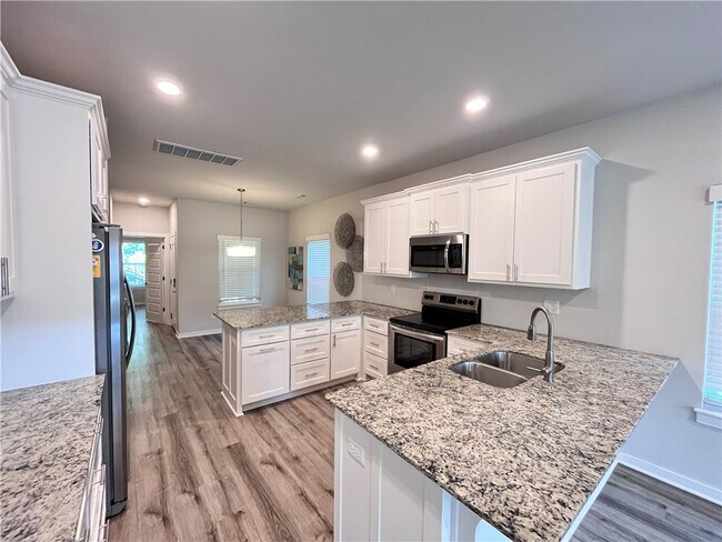 Photo - 1452 Sligo St