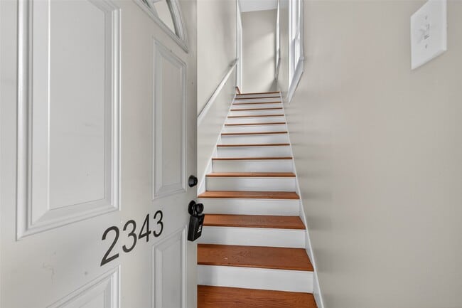Building Photo - 2343 Wroxton Rd Rental