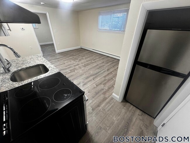 Building Photo - 11 River Dr