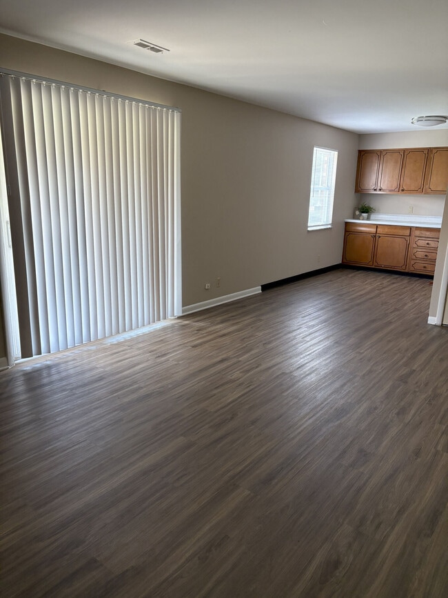 Charleston Square Apartments