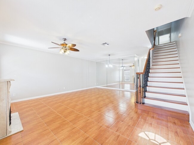 Building Photo - 4001 Tanglewilde St Unit 709