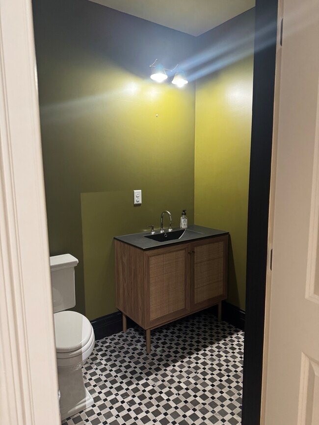 Photo - 319 W 9th St Unidad 1