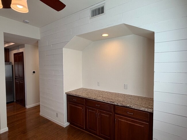 Photo - Very Private Carriage Unit Available Now!