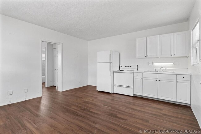 279 SW 1st St Unit 3