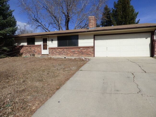 Building Photo - Adorable 3 bedroom, 1 bath in Longmont Estates, fenced back yard, 2 car garage