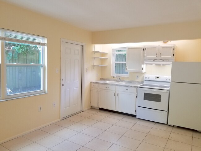 Kitchen/living room - 1118 15th St W