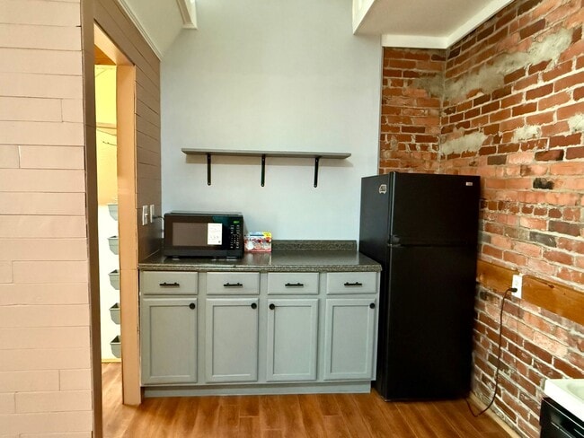 Photo - Immaculate Studio Apt. w/All utilities- Less than 5- minute drive to Downtown Bristol!