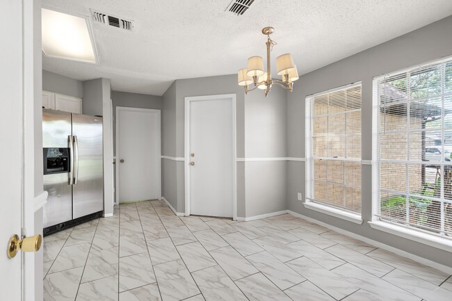 Photo - 2220 Spruce Dr