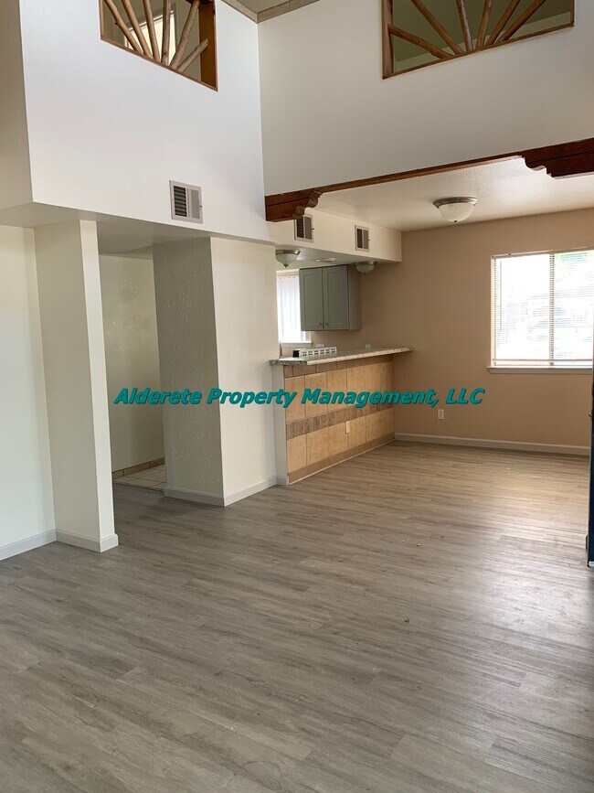 Photo - 736 Barelas Ct SW