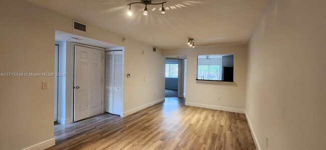 Photo - 3505 Briar Bay Blvd Condominio Unidad 104