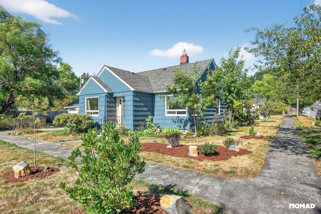 Building Photo - 682 SW McFadden Ave Rental