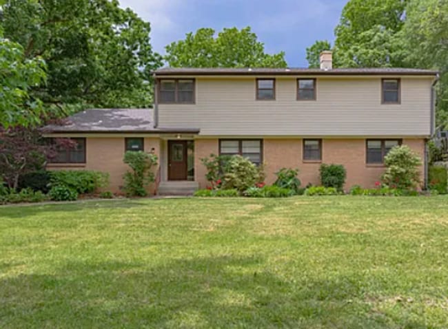 Photo - Beautiful 4 Bedroom / 3 Bath Home in the Heart of Manhattan, KS – Large Yard & Close to Campus