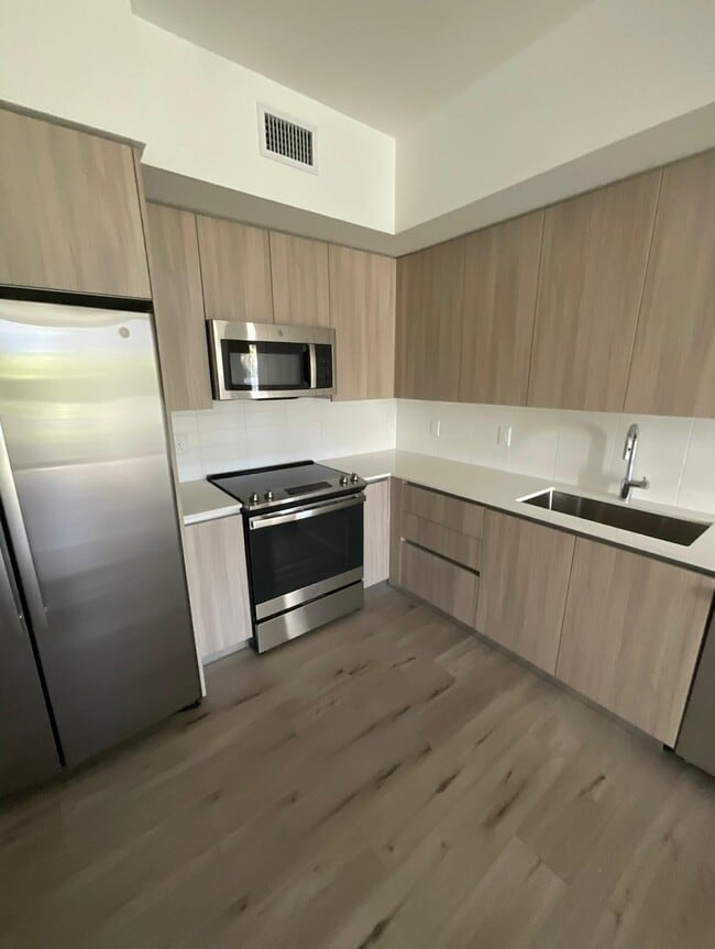 Building Photo - 655 W 73rd Pl Unit A2 Rental