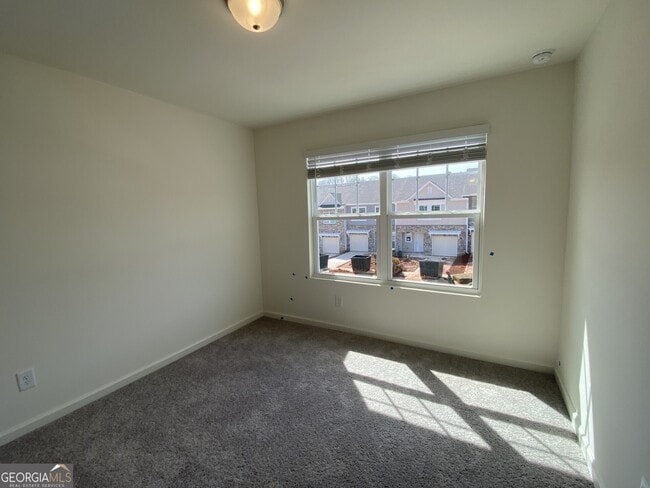 Photo - 173 Swindon Dr