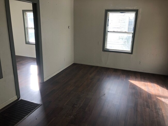 Photo - $525 - 1 bed 1 bath - Single Family Home Unit 421