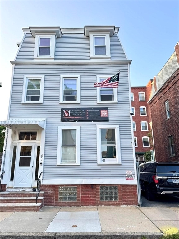 Photo - 656 E 5th St Unit 2