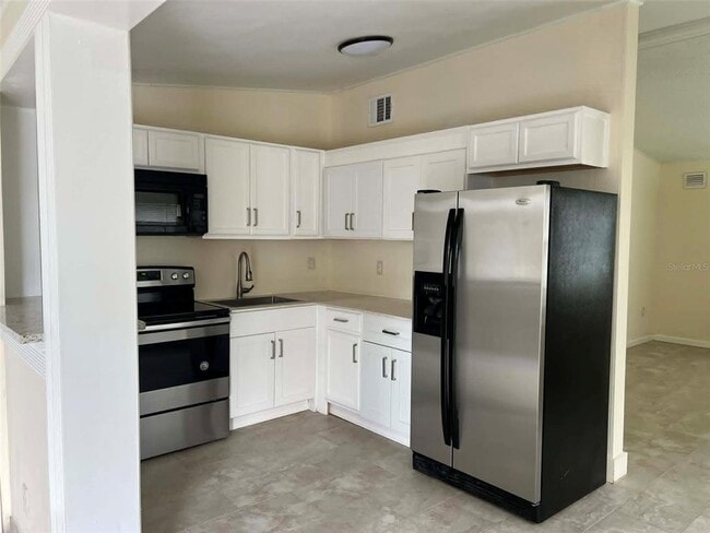 Photo - 682 Walkup Dr