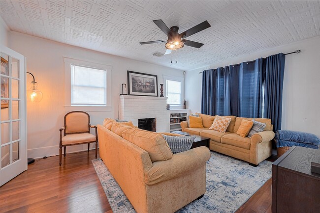 Photo - 705 W Main St House