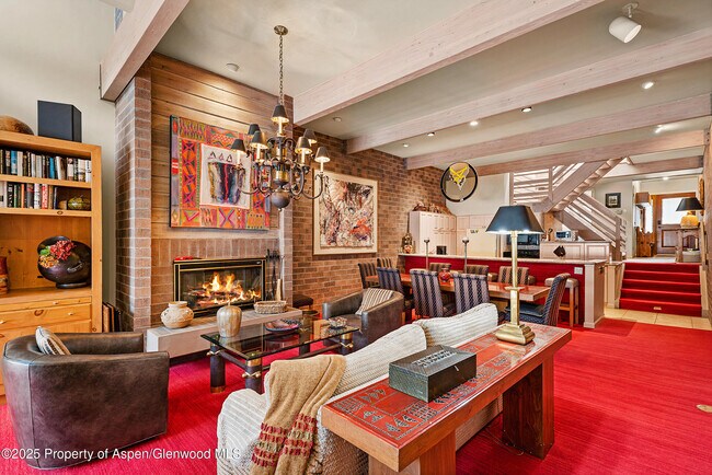 Photo - 625 S W End St