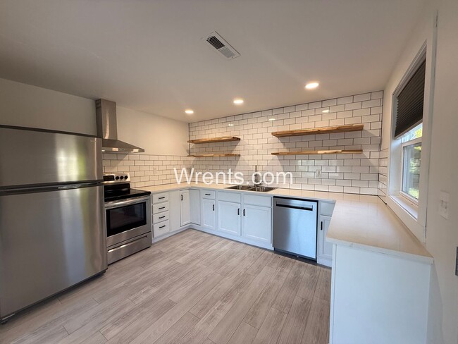 Photo - Unique 1 Bed / 1 Bath Duplex in Convenient Spokane Location!