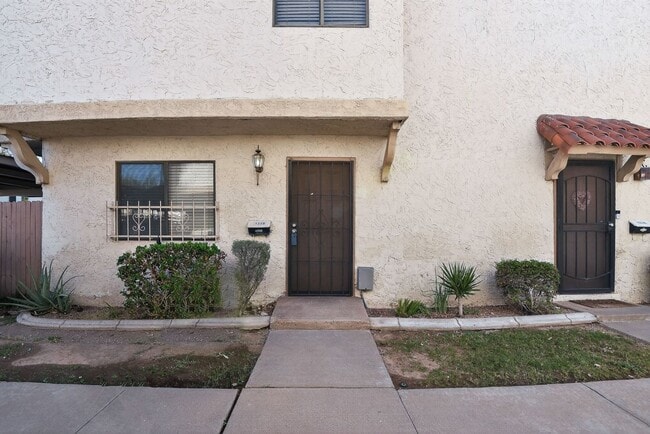 Photo - 1228 E Lawrence Ln