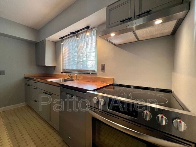 Photo - 240 Kimberly Ave Unit Apt 1