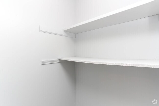 2BR, 1BA - 825 SF - Pantry - Kensington