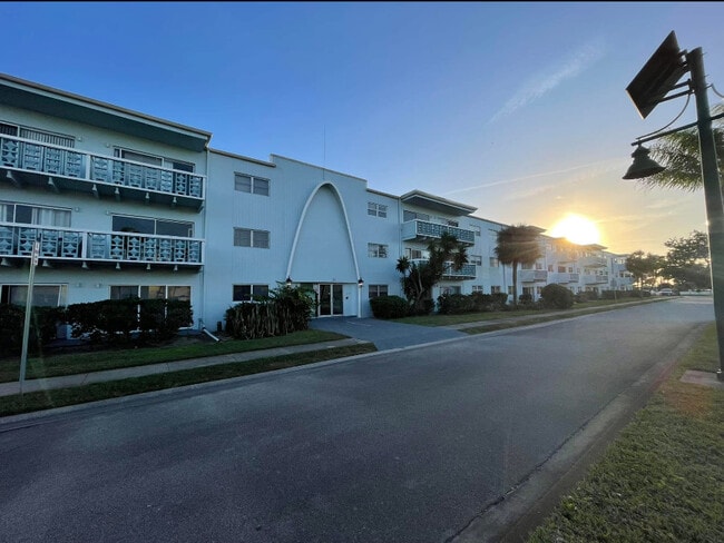 Photo - 223 Columbia Dr Unit 211