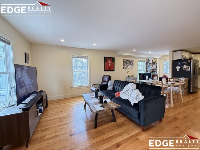 Photo - 11 Higgins St